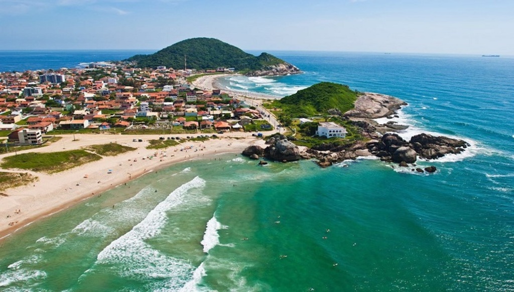 Partiu praia? Confira os locais próprios e impróprios para banho na região norte de SC