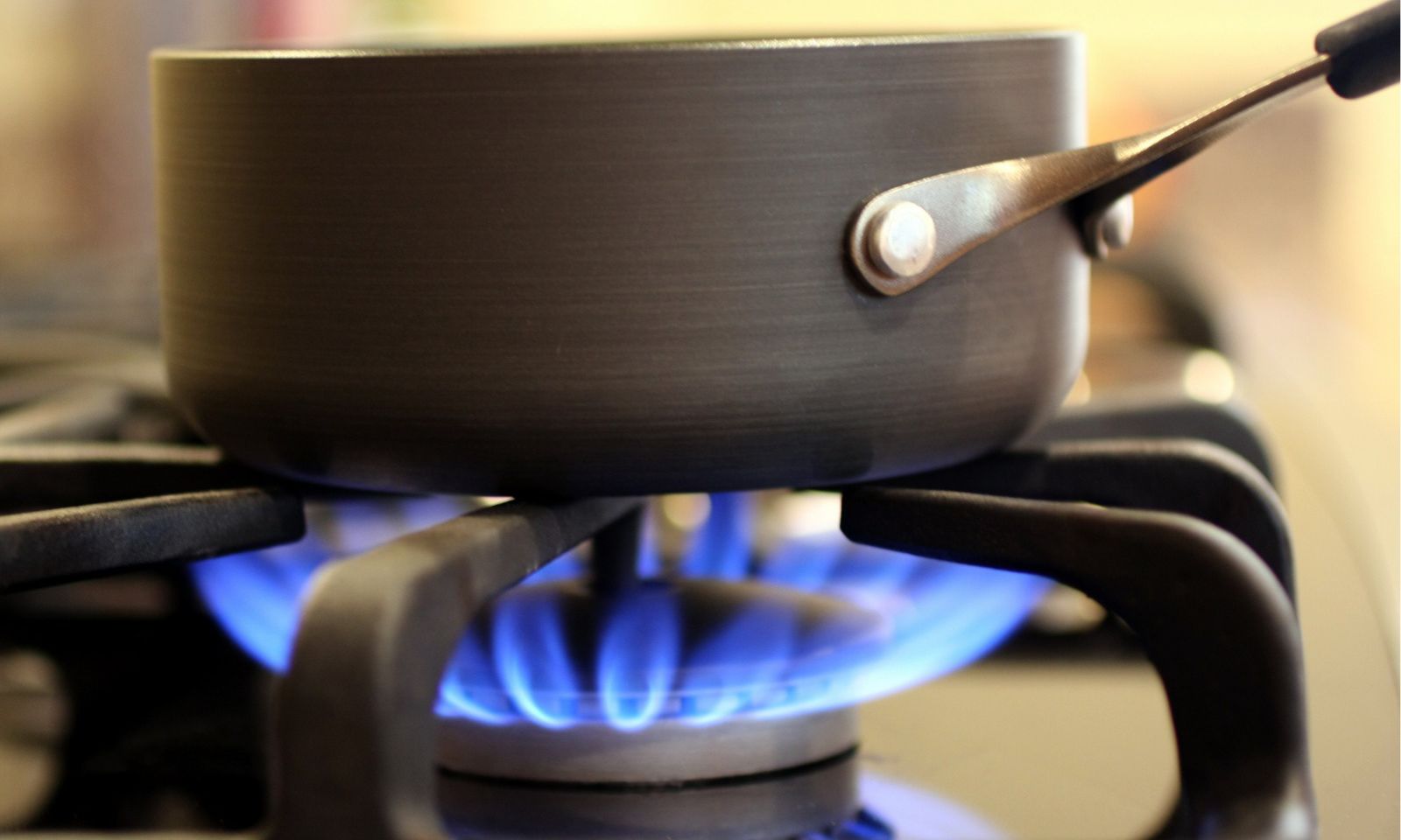 Ministro anuncia gratuidade do gás de cozinha para 17 milhões de famílias