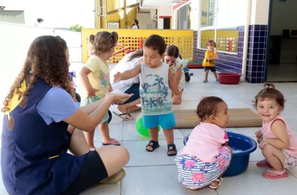 Joinville discute adequação à lei que integra auxiliares da educação infantil ao magistério