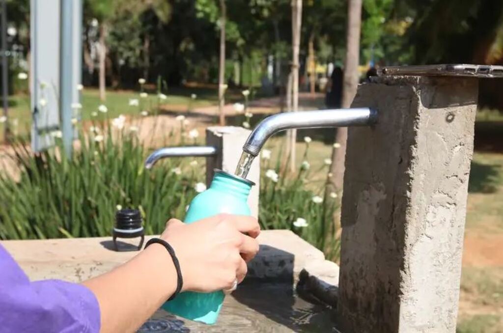 Lei que autoriza bebedouro público não tem data para sair do papel